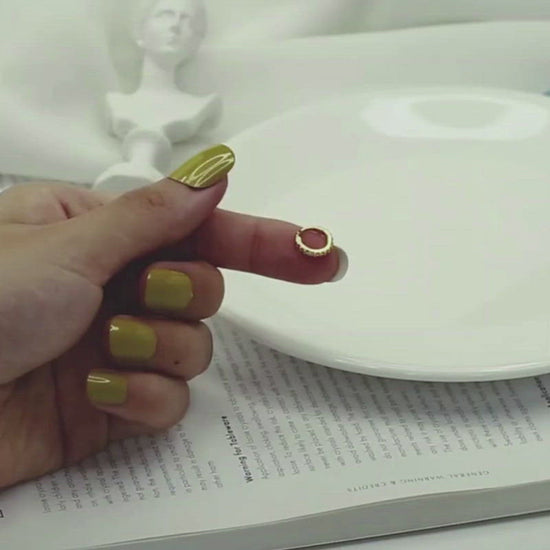 A video showing the CZ Pave Cartilage Hoops.