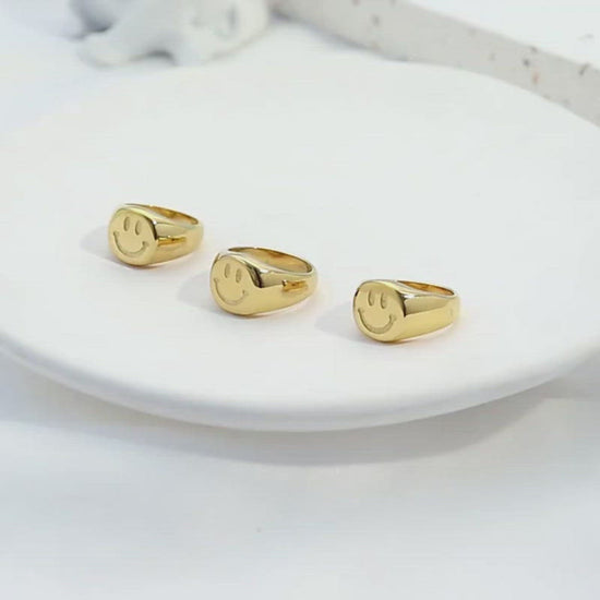 Video showing off the Smiley Signet Ring.