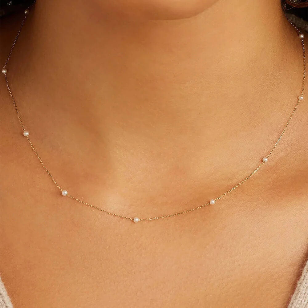 A model wearing the Delicate Pearl Chain Necklace.