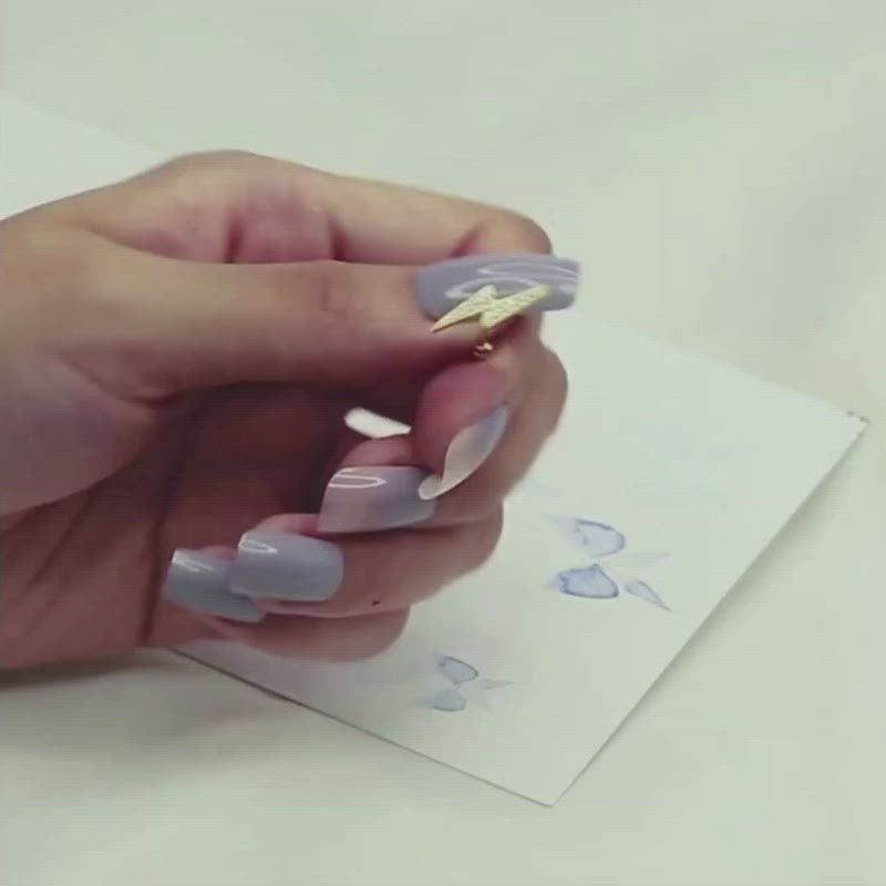 A video showing the Pave Lightning Bolt Cartilage Stud.