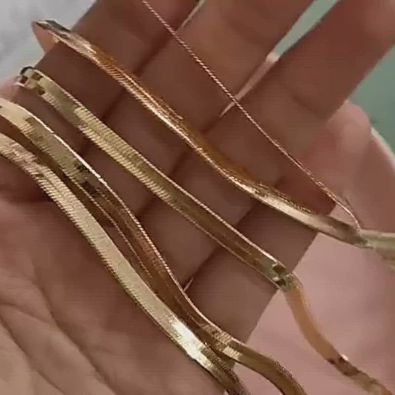 A video showing off the Snake Chain Bracelet.