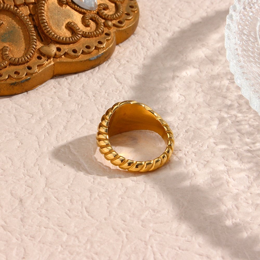 Back view of the Swirl Croissant Gold Ring.